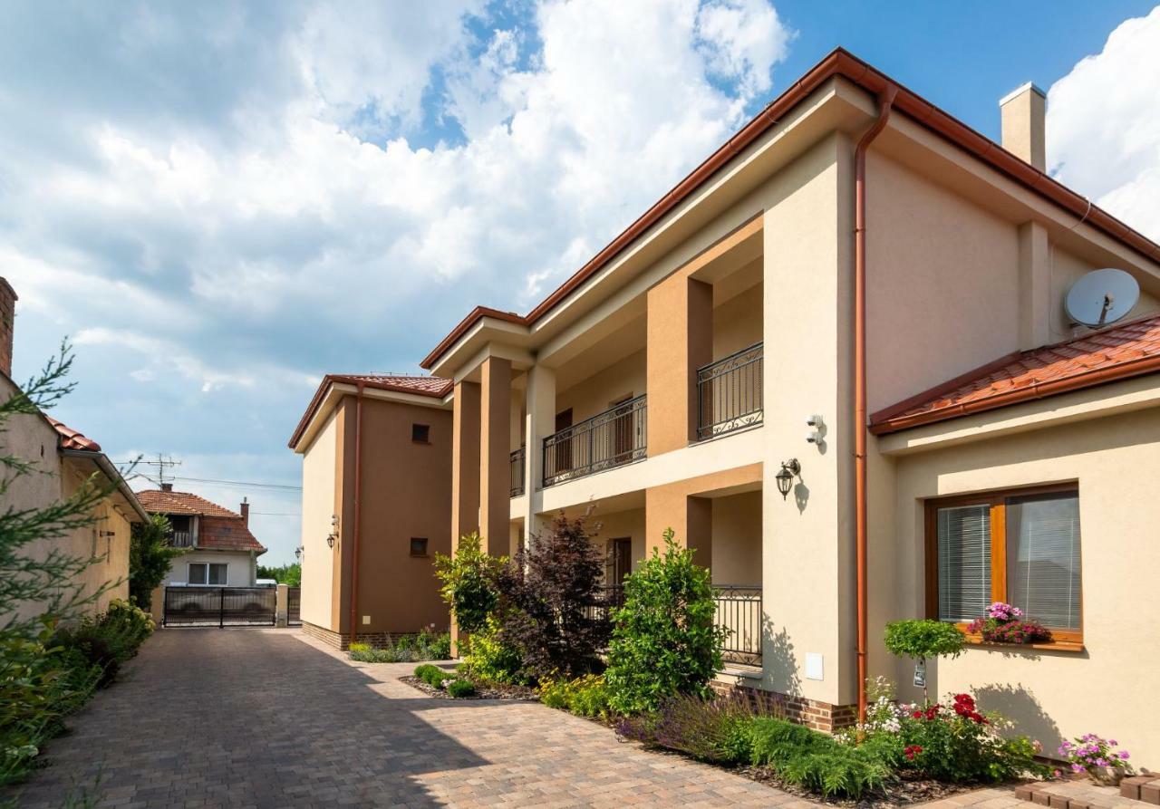 Ephelia Apartment
