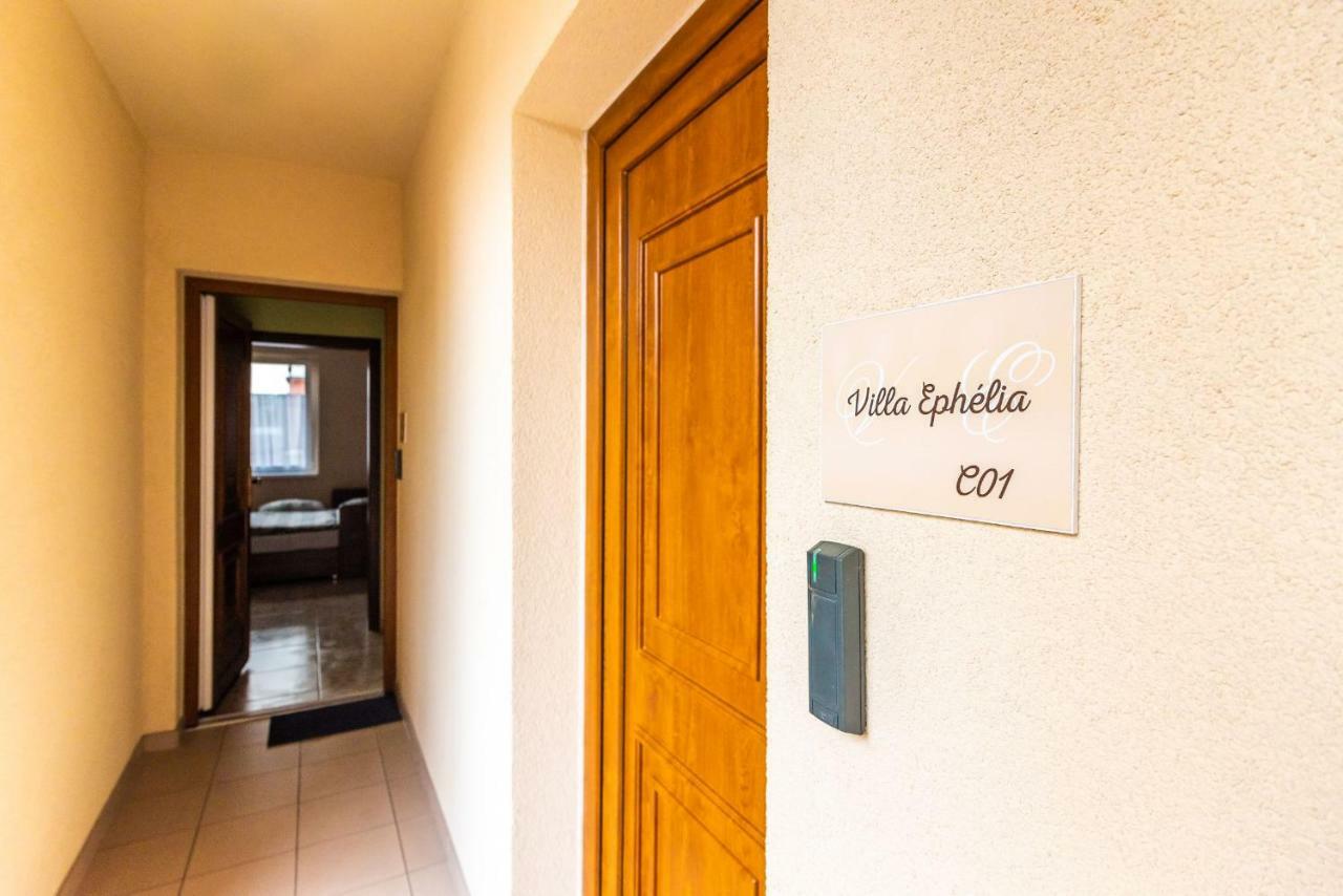 Ephelia Apartment *